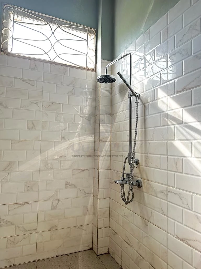 Rumah Modern 1KT 392m² di Rangkas Bitung, SHM Semi-Furnished Siap Huni — foto 3