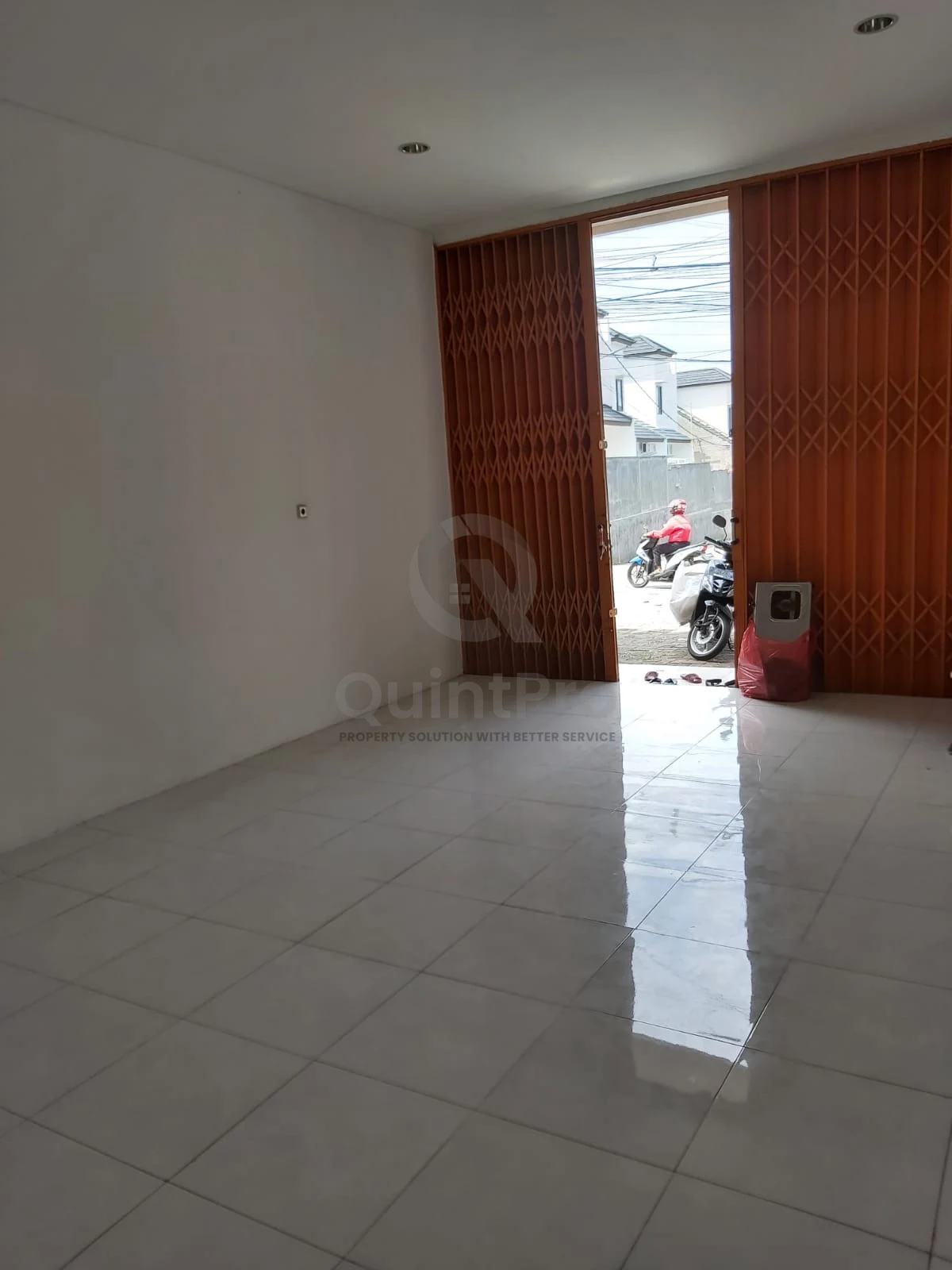 Ruko 1KT 2 Lantai Disewa di Ciater BSD, Bekas Laundry Siap Operasional