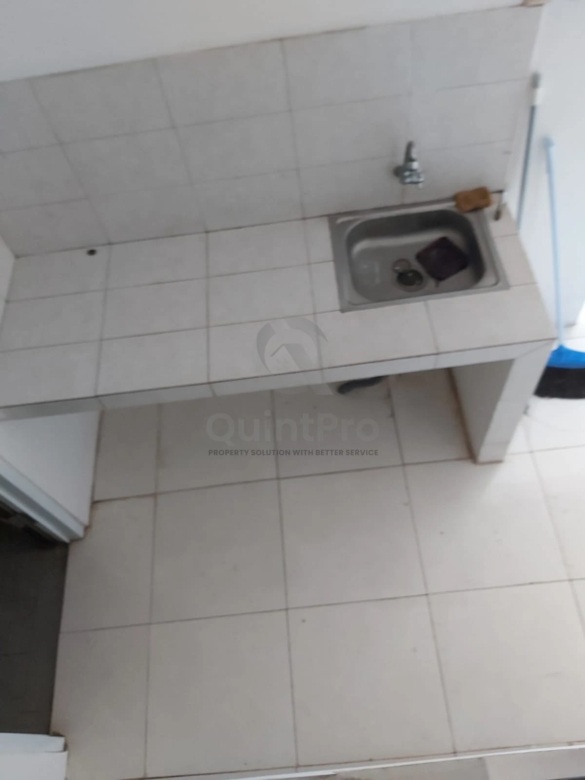 Ruko 1KT 2 Lantai Disewa di Ciater BSD, Bekas Laundry Siap Operasional — foto 3
