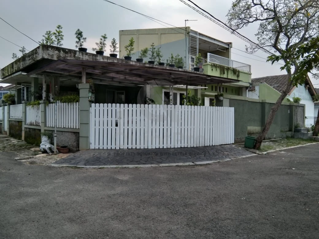 Rumah Hook 3+1KT di Griya Loka BSD, 2 Lantai Rooftop SHM 196m²