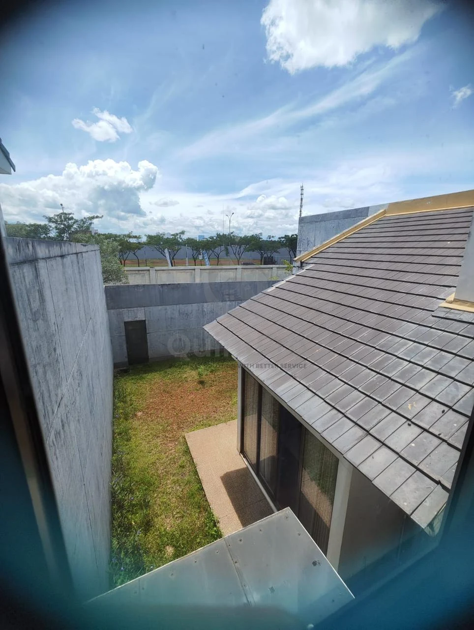 Rumah Modern 3+1KT di Greenwich BSD, 2 Lantai SHM Halaman Asri — foto 2