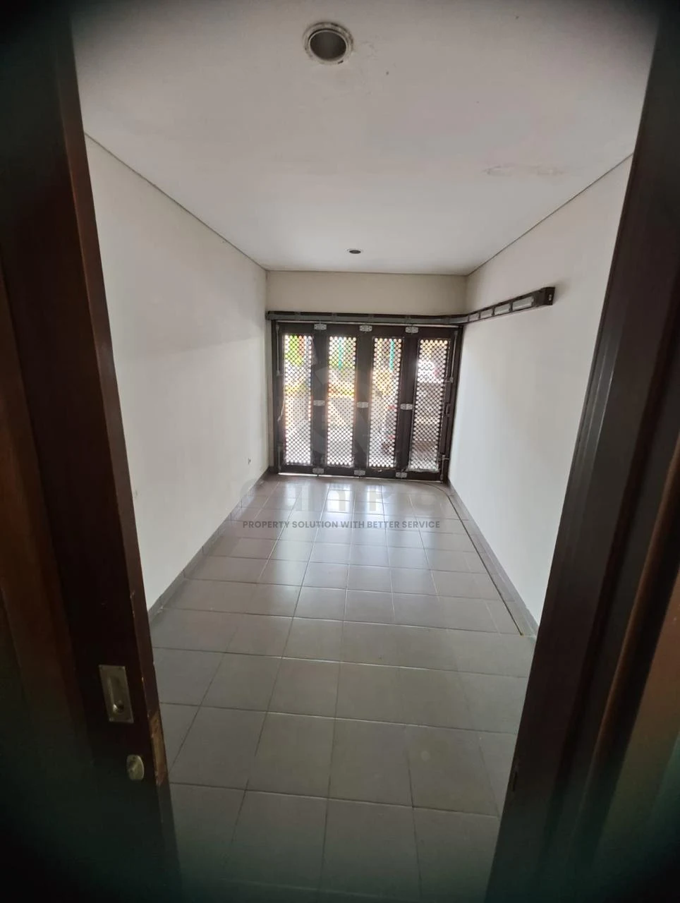 Rumah Modern 3+1KT di Greenwich BSD, 2 Lantai SHM Halaman Asri — foto 4