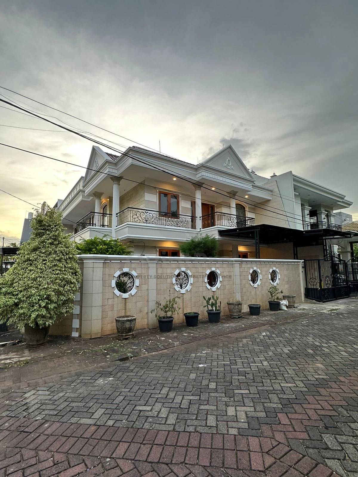 Rumah Klasik 5KT di Citra Garden 3 Cikupa, 2 Lantai Halaman Luas SHM