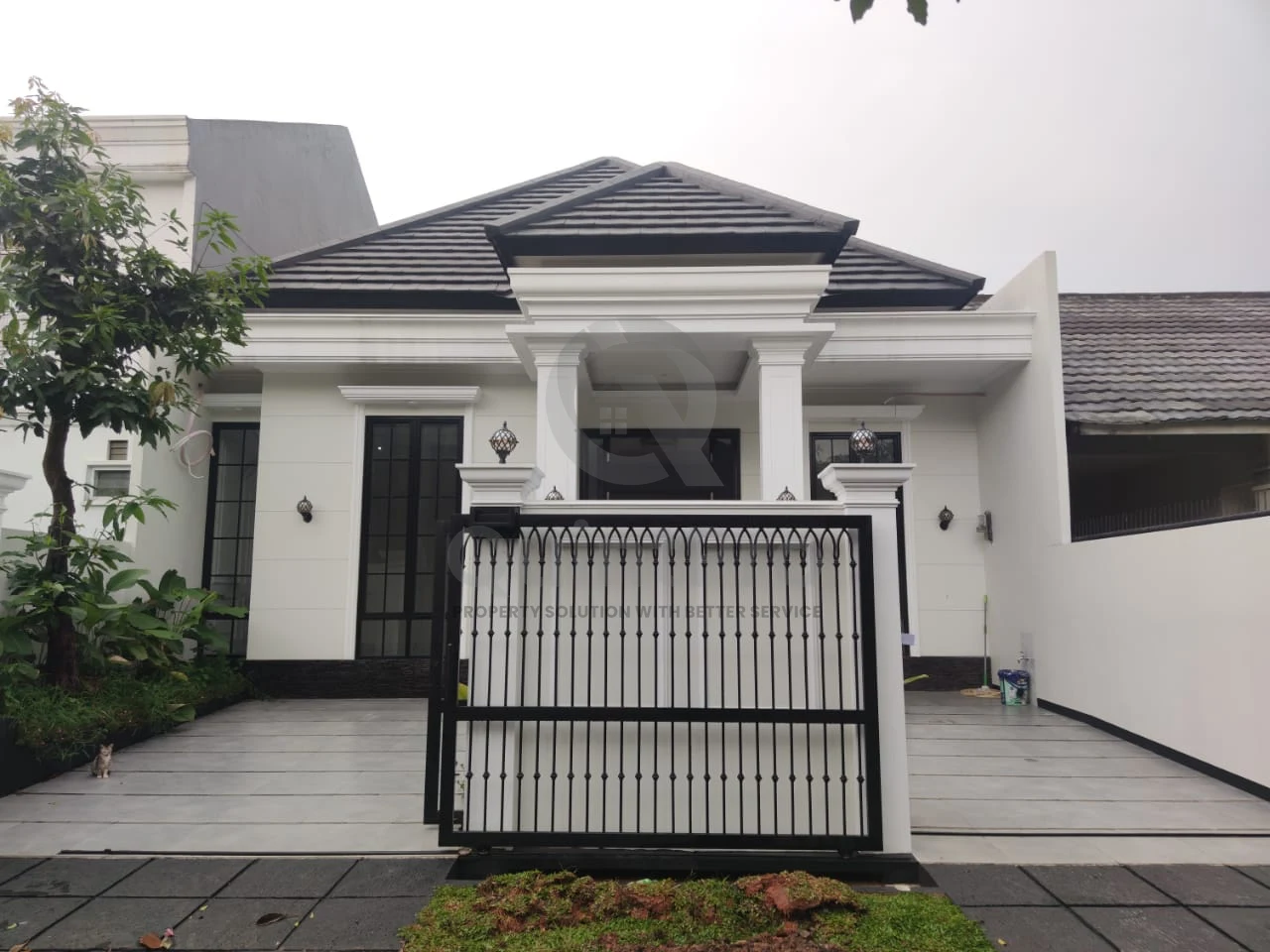 Rumah Modern 4+1KT di Kencana Loka BSD, 200m² SHM Minimalis Putih