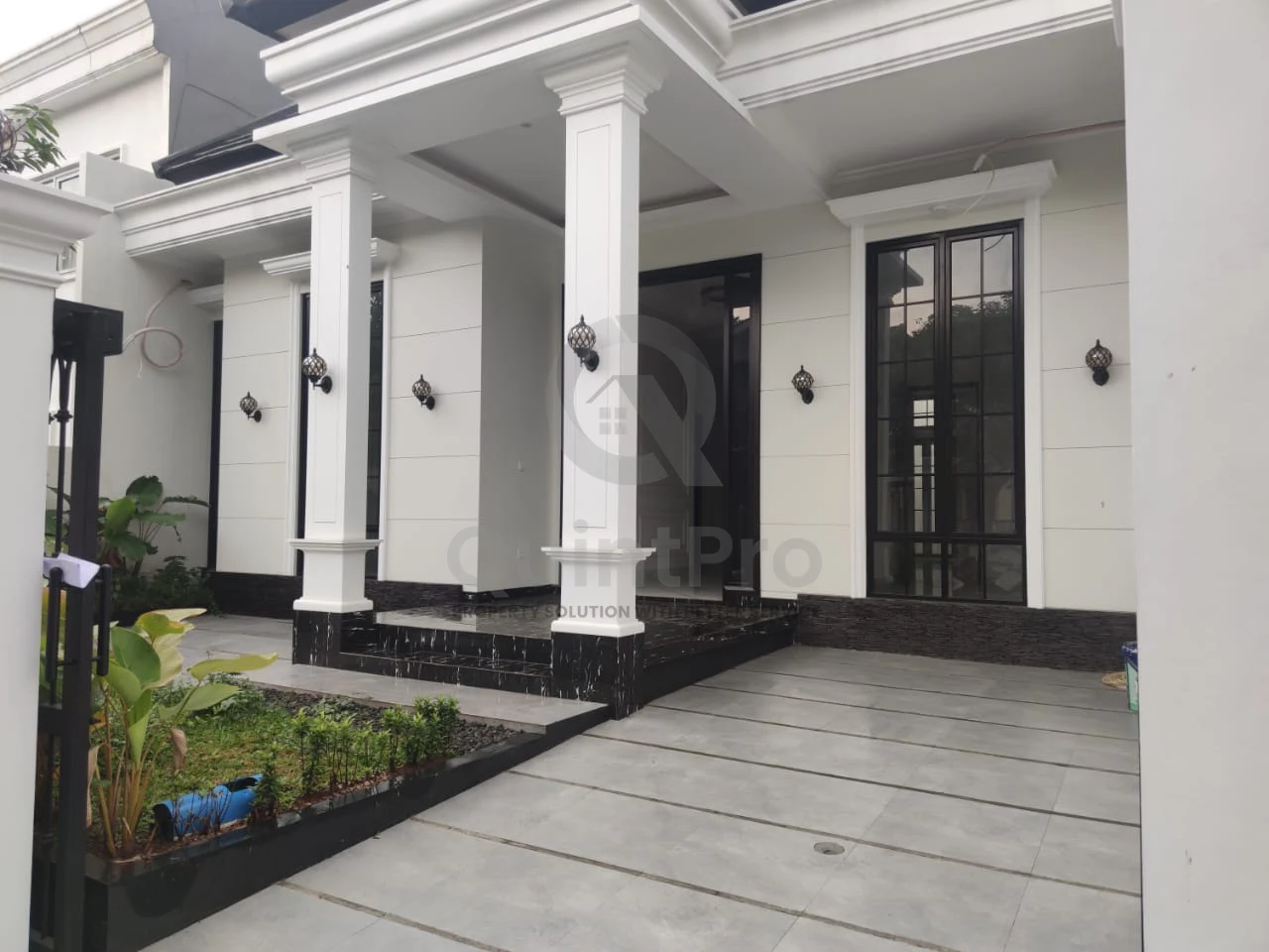 Rumah Modern 4+1KT di Kencana Loka BSD, 200m² SHM Minimalis Putih — foto 2