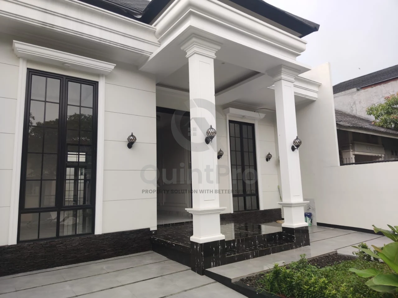 Rumah Modern 4+1KT di Kencana Loka BSD, 200m² SHM Minimalis Putih — foto 3