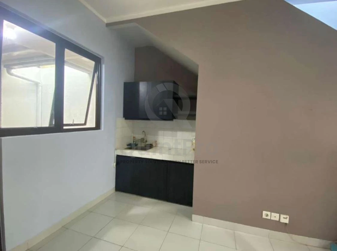 Rumah 3+1KT Disewa di The Spring Serpong Jaya BSD, 2 Lantai Carport 2 Mobil — foto 5