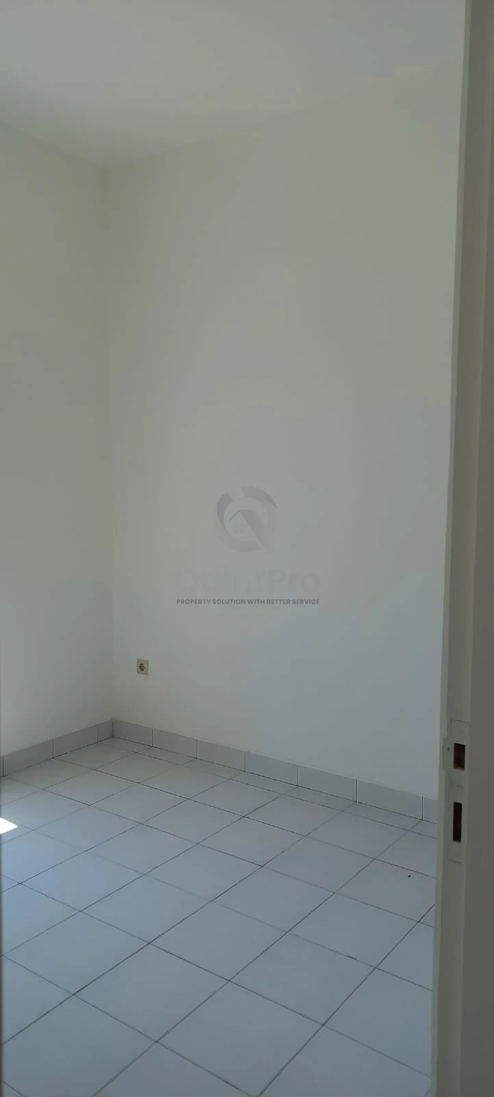 Rumah Modern 2KT di Serpong Paradise BSD, 5 Menit Jalan Raya Puspiptek SHM — foto 2