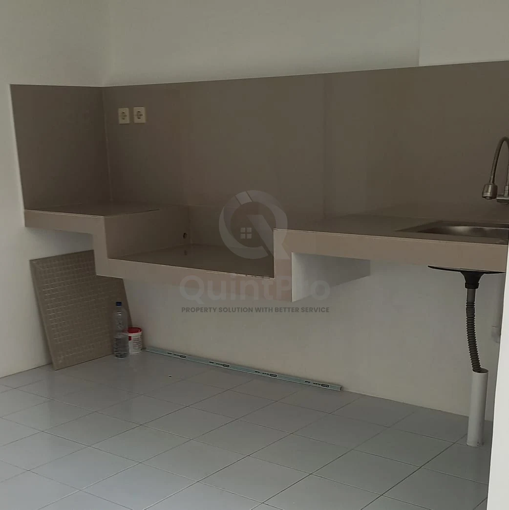 Rumah Modern 2KT di Serpong Paradise BSD, 5 Menit Jalan Raya Puspiptek SHM — foto 4