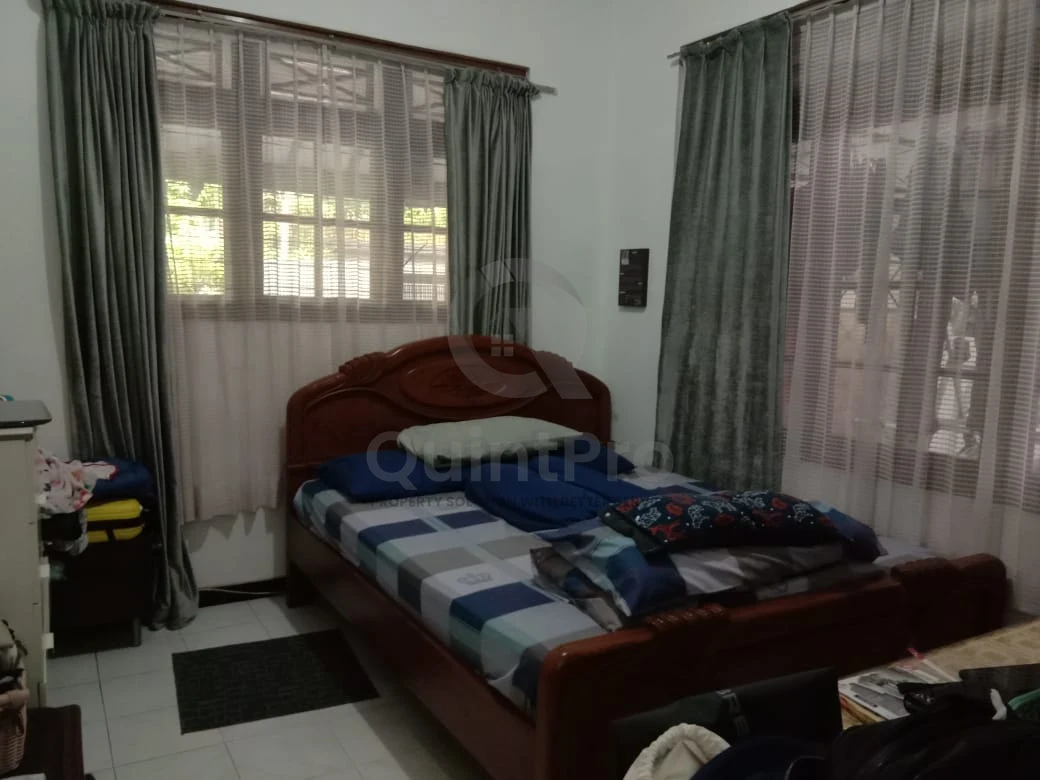 Rumah 5+1KT 250m² di Kebayoran Jakarta, SHM Siap Renovasi — foto 3