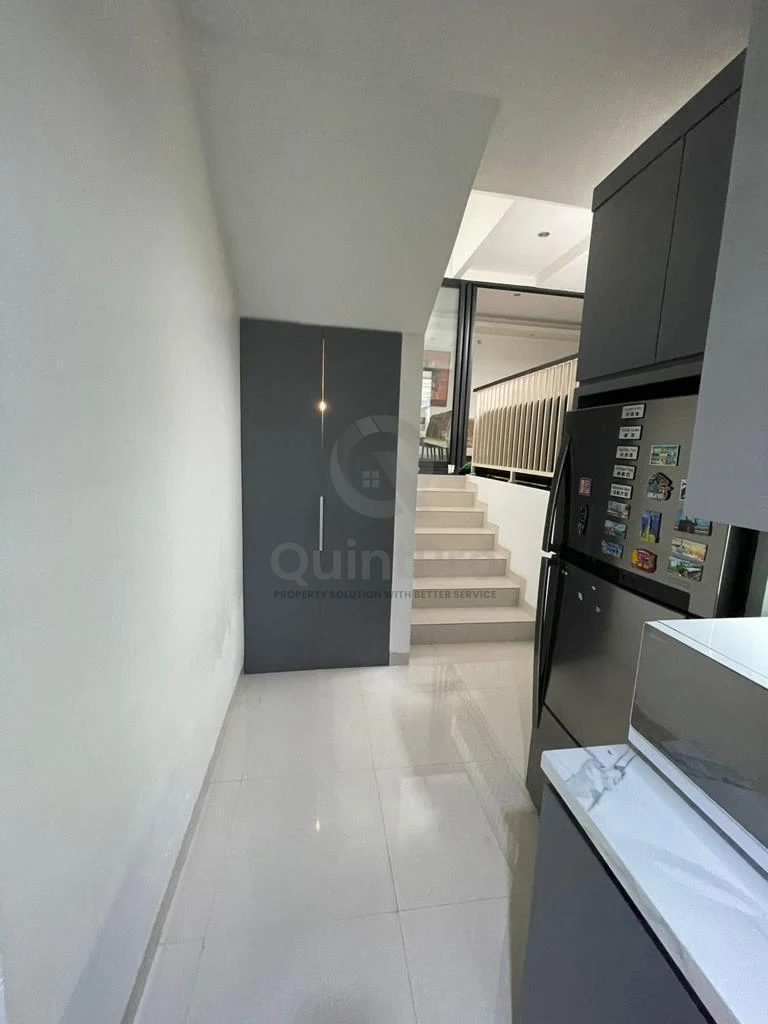 Rumah 4+1KT Modern 2 Lantai di Kebayoran Residence, Siap Huni PPJB — foto 4