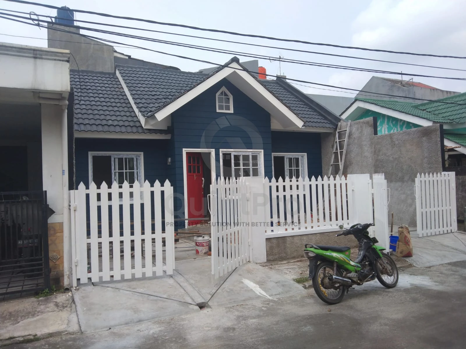 Rumah 3+1KT American Style di Kencana Loka BSD, SHM Carport 2 Mobil — foto 2