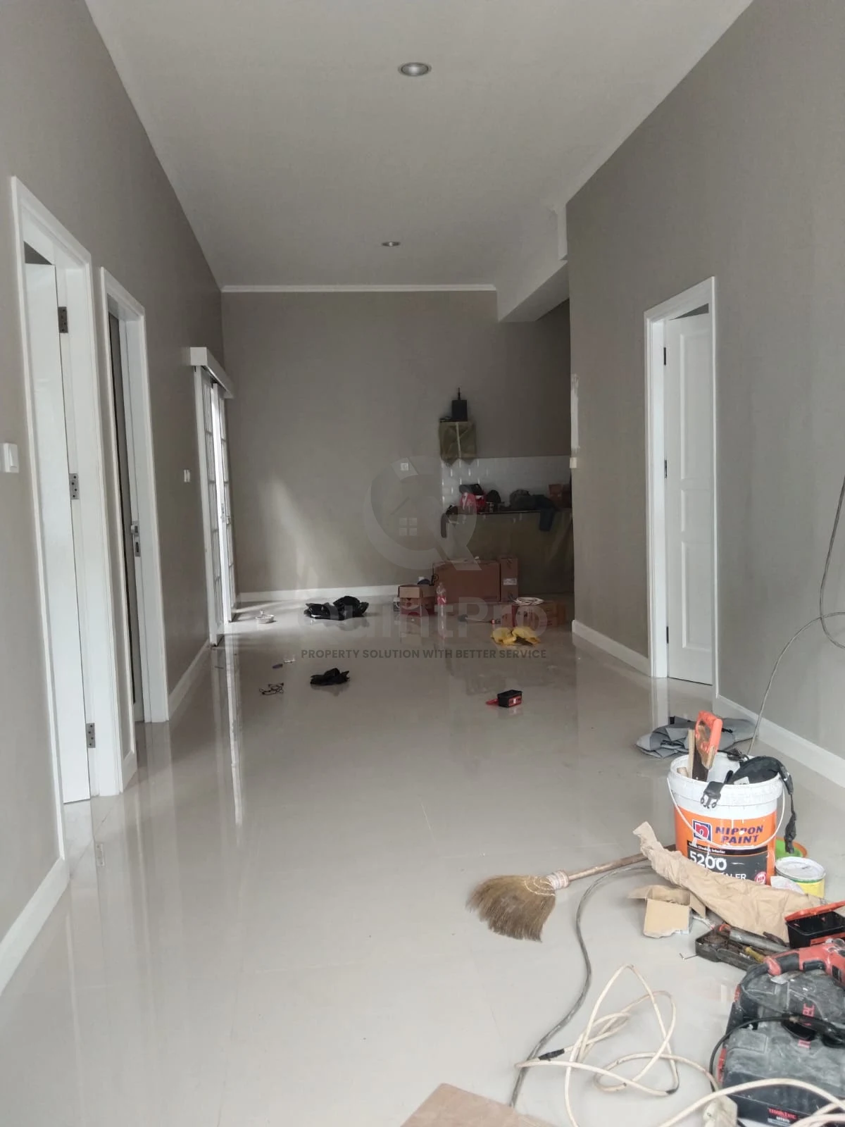 Rumah 3+1KT American Style di Kencana Loka BSD, SHM Carport 2 Mobil — foto 3
