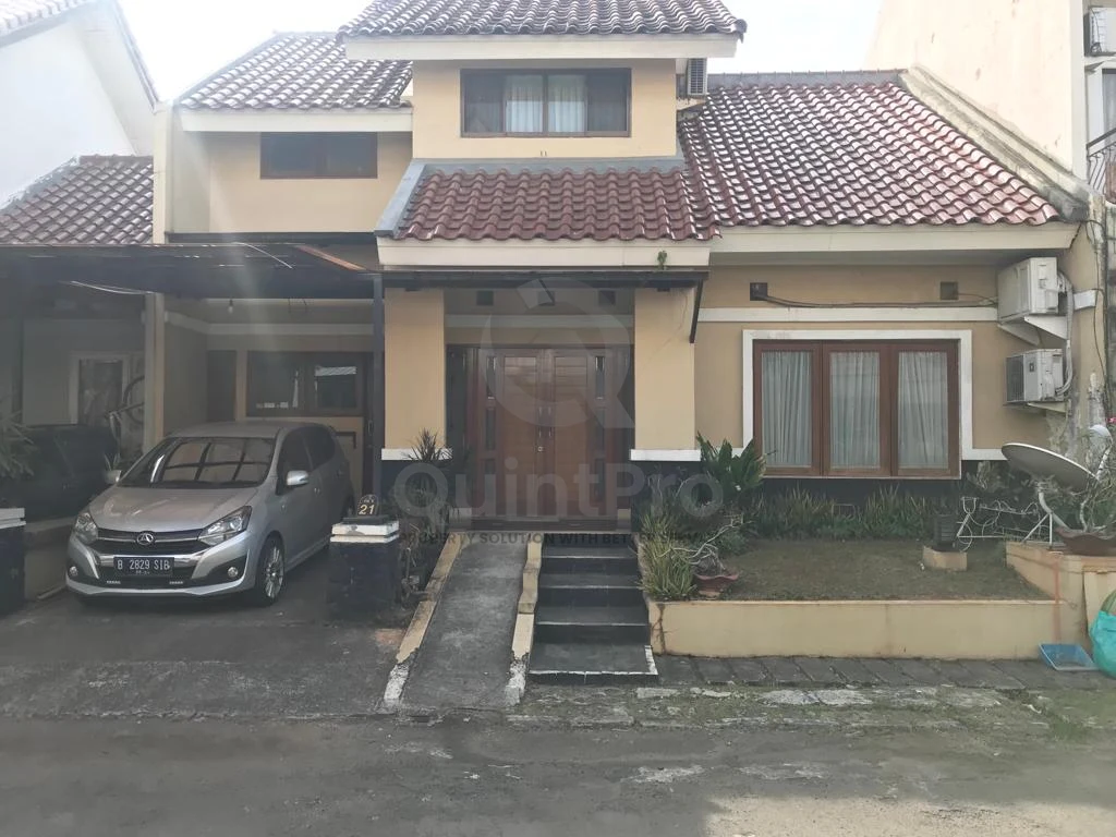 Rumah 3+1KT 173m² di Bintaro Sektor 9, 1,5 Lantai Carport Taman SHM