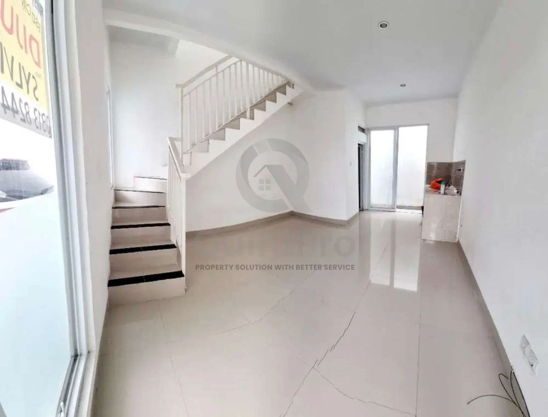 Rumah Hook 2KT 2 Lantai di Tria Adara Pamulang, 10 Menit Stasiun Sudimara SHM — foto 2