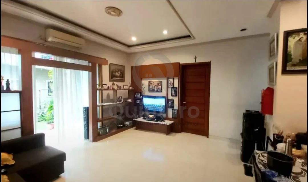 Rumah Modern 3 Lantai 4+1KT di Delatinos BSD Tangerang Selatan SHM — foto 4