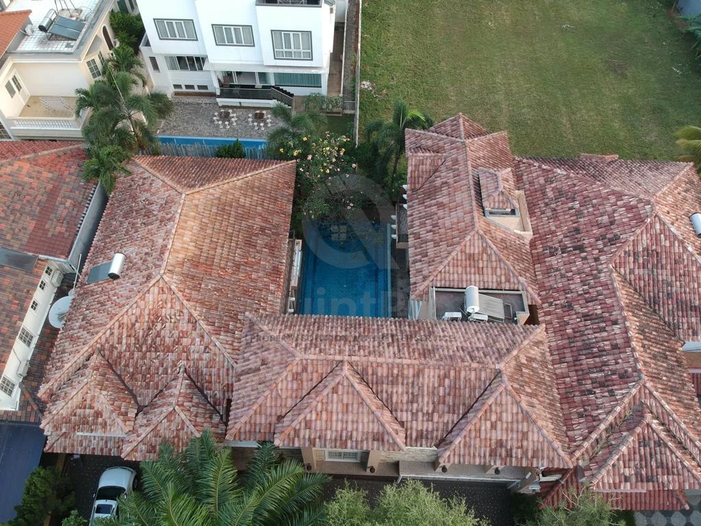 Rumah 5+1KT 625m² di Lippo Village Karawaci, 2 Lantai Kolam Renang SHM