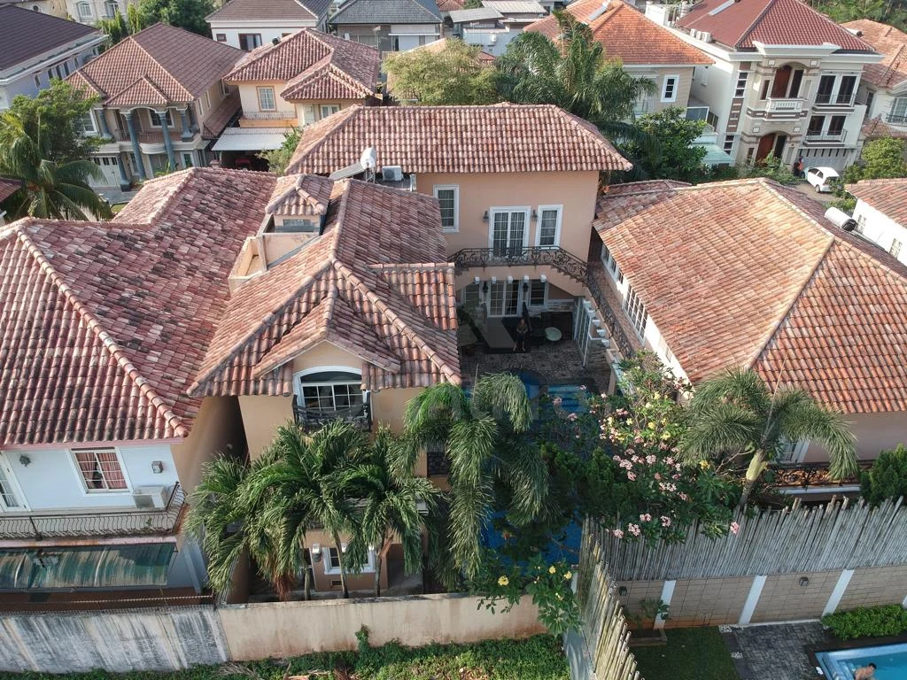 Rumah 5+1KT 625m² di Lippo Village Karawaci, 2 Lantai Kolam Renang SHM — foto 4