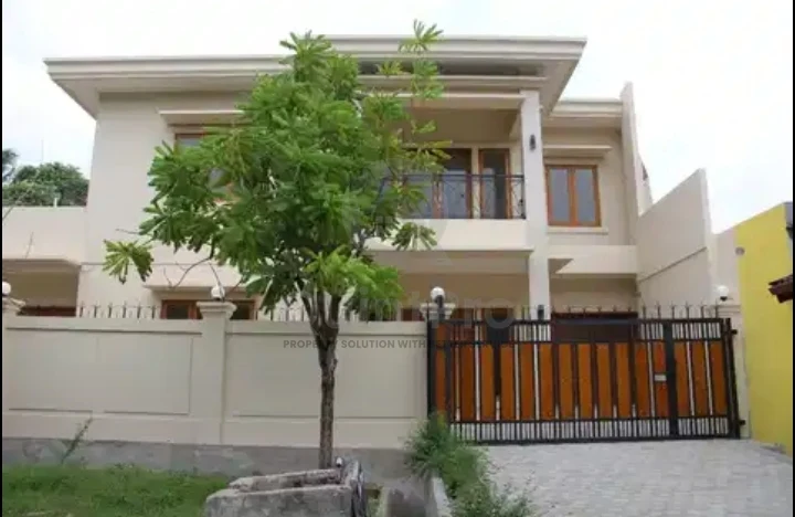Rumah 6+2KT 400m² Renovasi Baru di Kebayoran Jakarta Selatan, 2 Lantai SHM