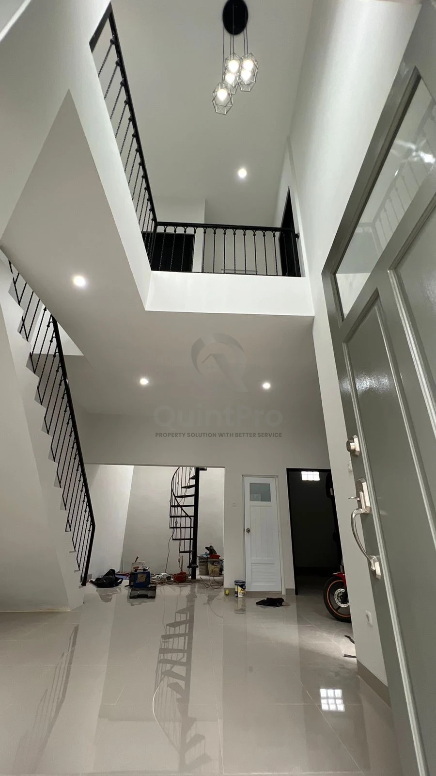 Rumah Modern 3+1KT di Pamulang Tangerang Selatan, Design Minimalis SHM — foto 3