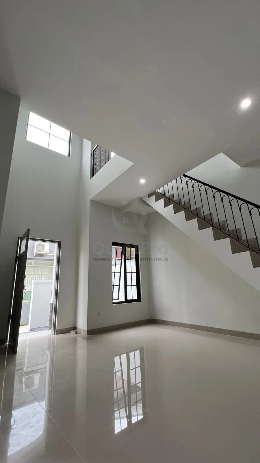 Rumah Modern 3+1KT di Pamulang Tangerang Selatan, Design Minimalis SHM — foto 4