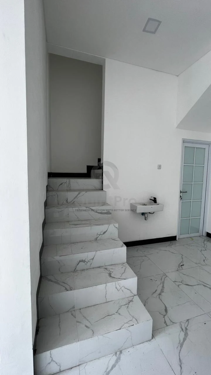 Rumah Modern 4KT Hook 146m² di Griya Loka BSD, 5 Menit Toll Bebas Banjir — foto 3