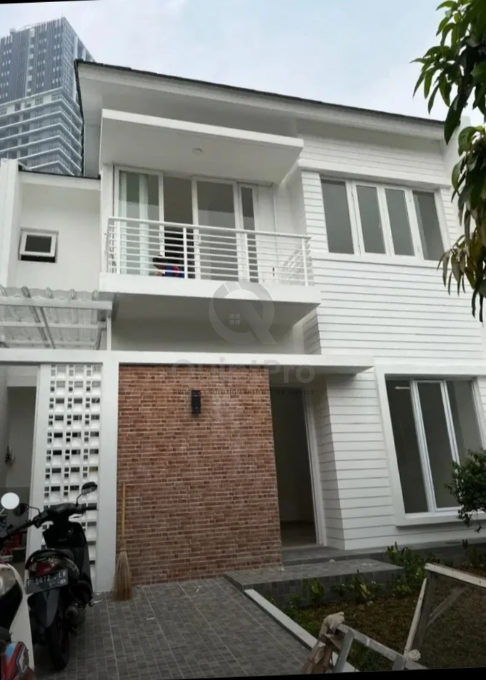 Rumah Modern 4KT di De Latinos BSD Tangerang Selatan, 2 Lantai SHM