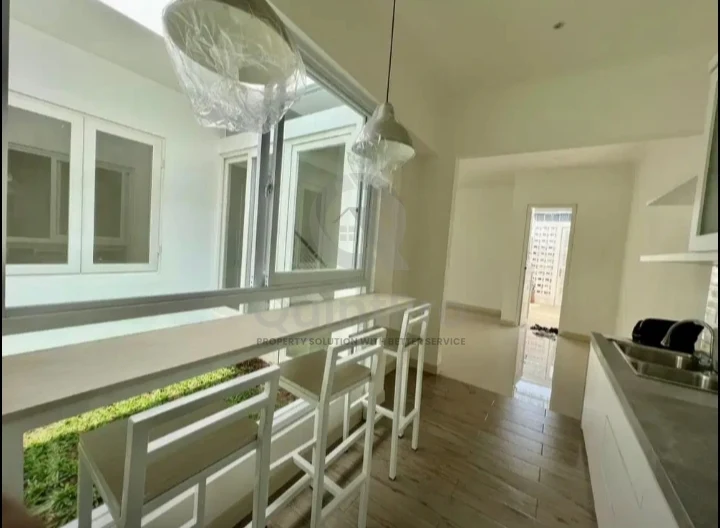 Rumah Modern 4KT di De Latinos BSD Tangerang Selatan, 2 Lantai SHM — foto 2
