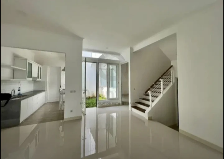 Rumah Modern 4KT di De Latinos BSD Tangerang Selatan, 2 Lantai SHM — foto 4