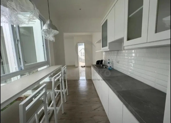 Rumah Modern 4KT di De Latinos BSD Tangerang Selatan, 2 Lantai SHM — foto 5