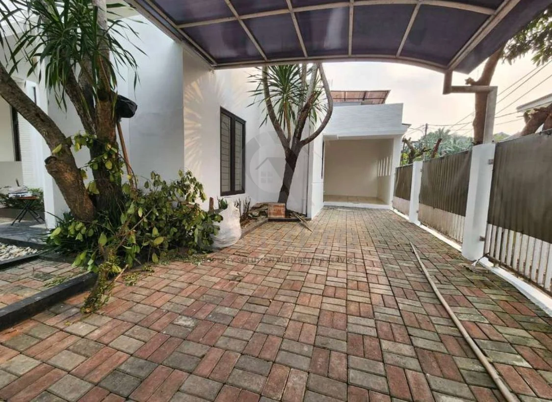 Rumah Hook 4KT di Nusa Loka BSD, 2 Lantai SHM 160m² Hadap Timur — foto 2