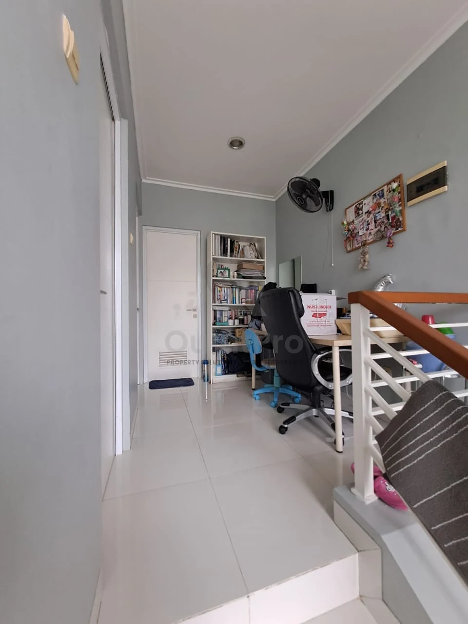 Rumah 4KT 2 Lantai di Serpong Natura Tangerang, SHM One Gate System — foto 2