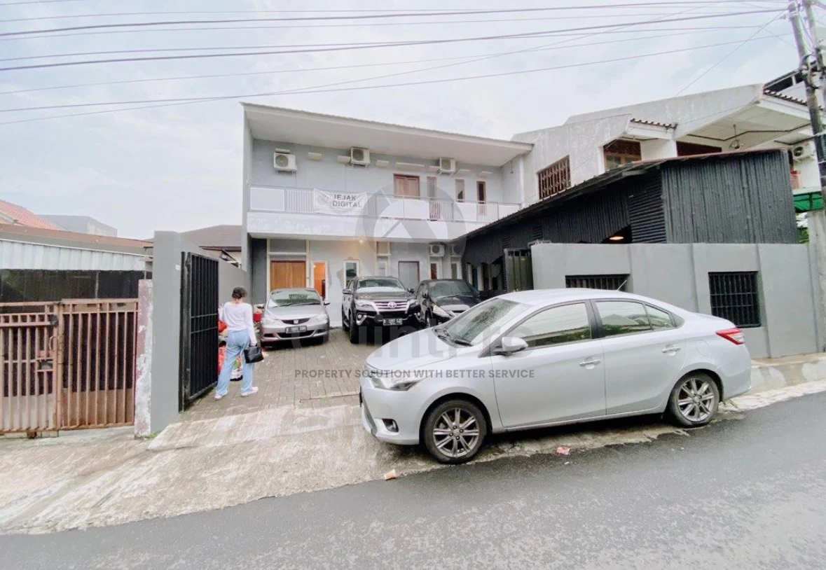 Rumah 3KT 2 Lantai Multi Fungsi Jakarta Selatan, 5 Menit Tol Joglo SHM Furnished
