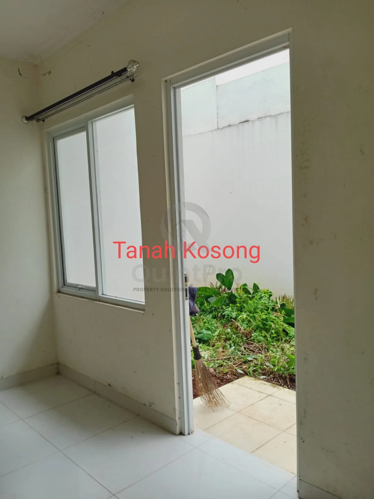 Rumah 3KT 2 Lantai di Serpong Natura BSD, Modern Minimalis Halaman Asri — foto 3
