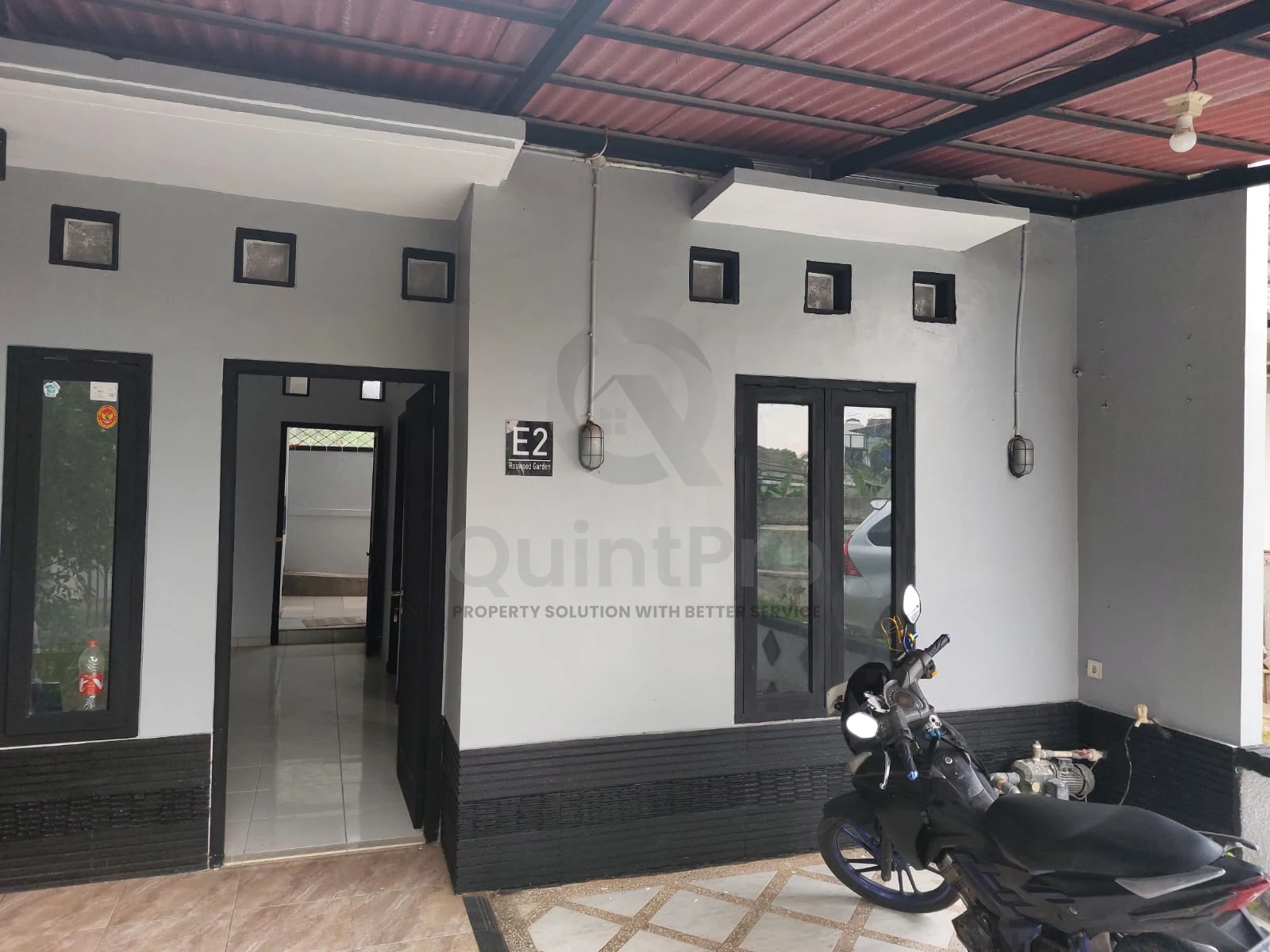 Rumah 2KT 73m² SHM di Rosewood Pamulang, Carport Minimalis Modern