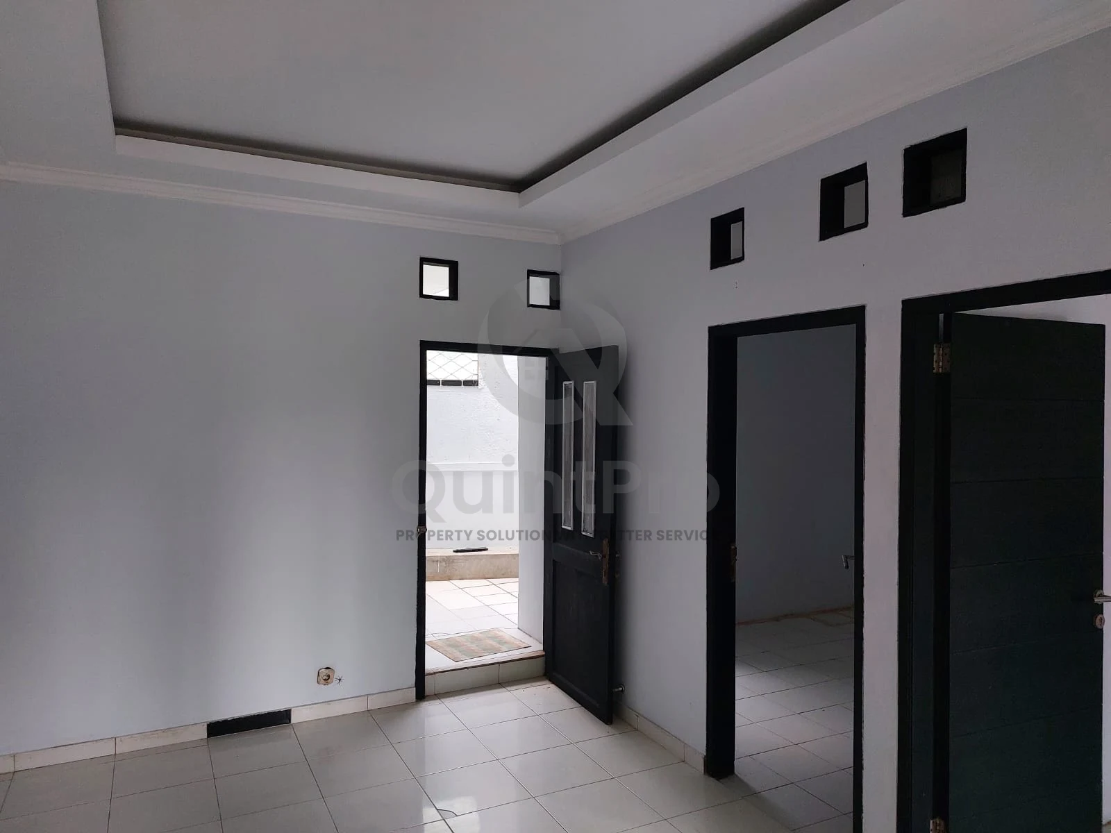 Rumah 2KT 73m² SHM di Rosewood Pamulang, Carport Minimalis Modern — foto 2