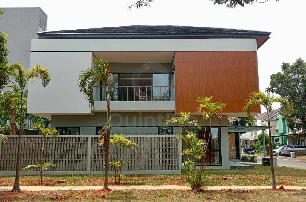 Rumah Modern 4+1KT di Foresta BSD, Tropical Design Halaman Asri PPJB