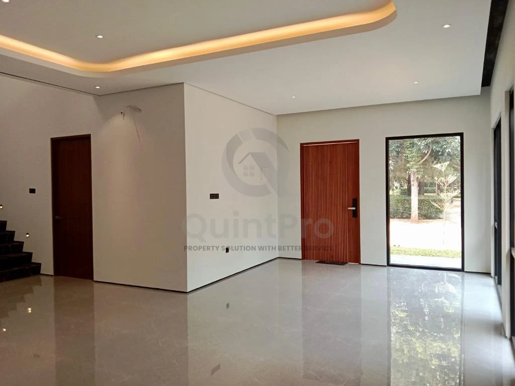Rumah Modern 4+1KT di Foresta BSD, Tropical Design Halaman Asri PPJB — foto 4