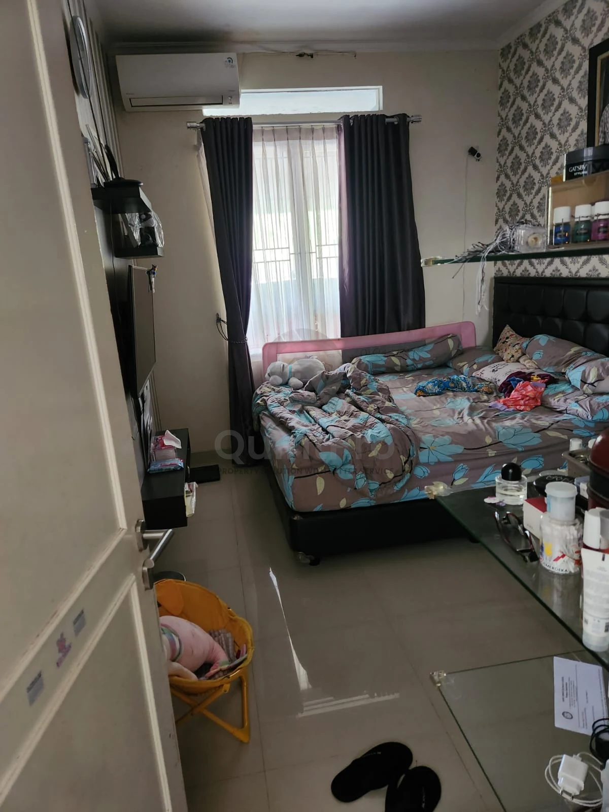 Rumah 2KT Furnished di Serpong Hills Serpong, 2 Lantai SHM Carport Luas — foto 3