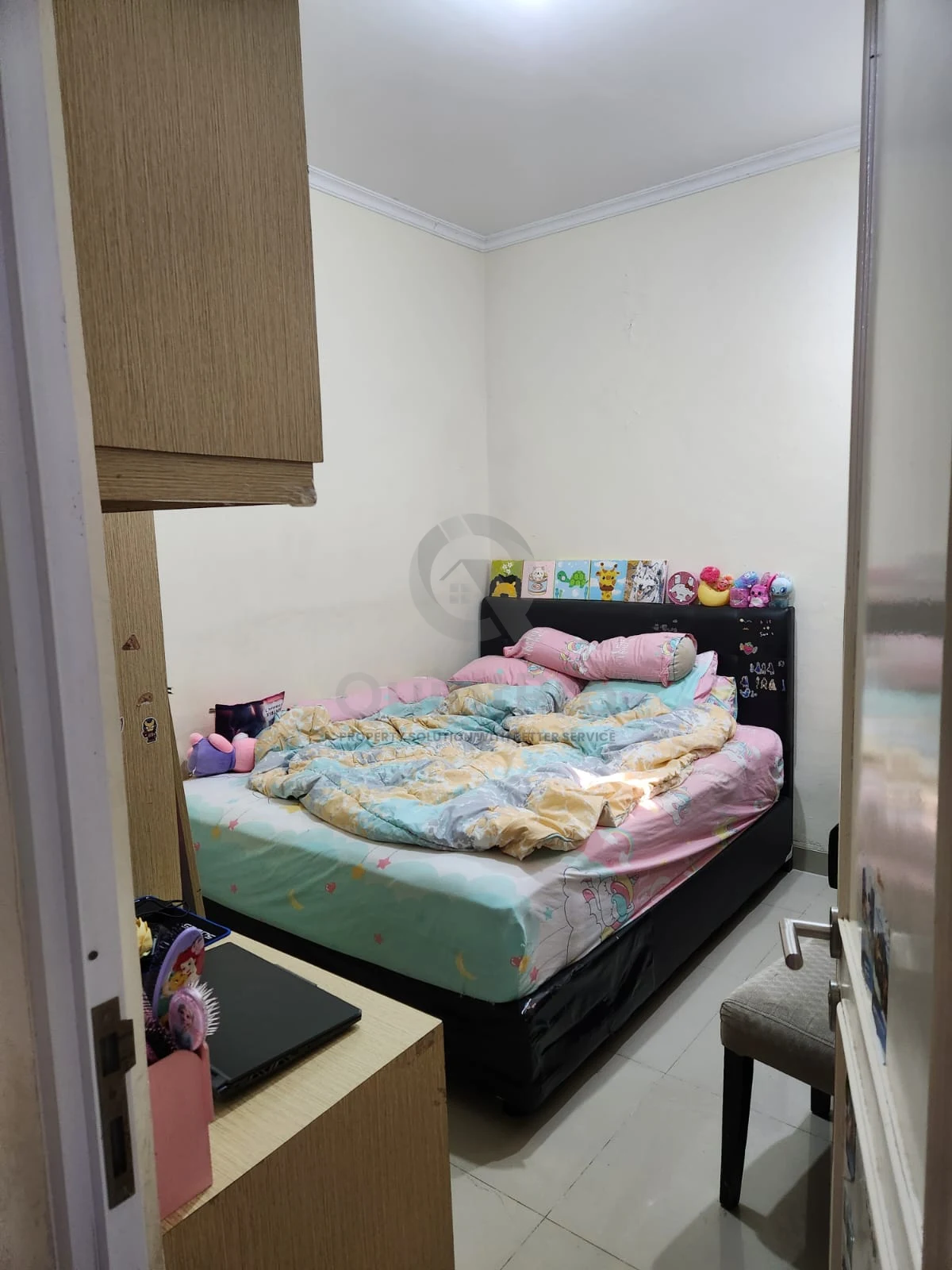 Rumah 2KT Furnished di Serpong Hills Serpong, 2 Lantai SHM Carport Luas — foto 4