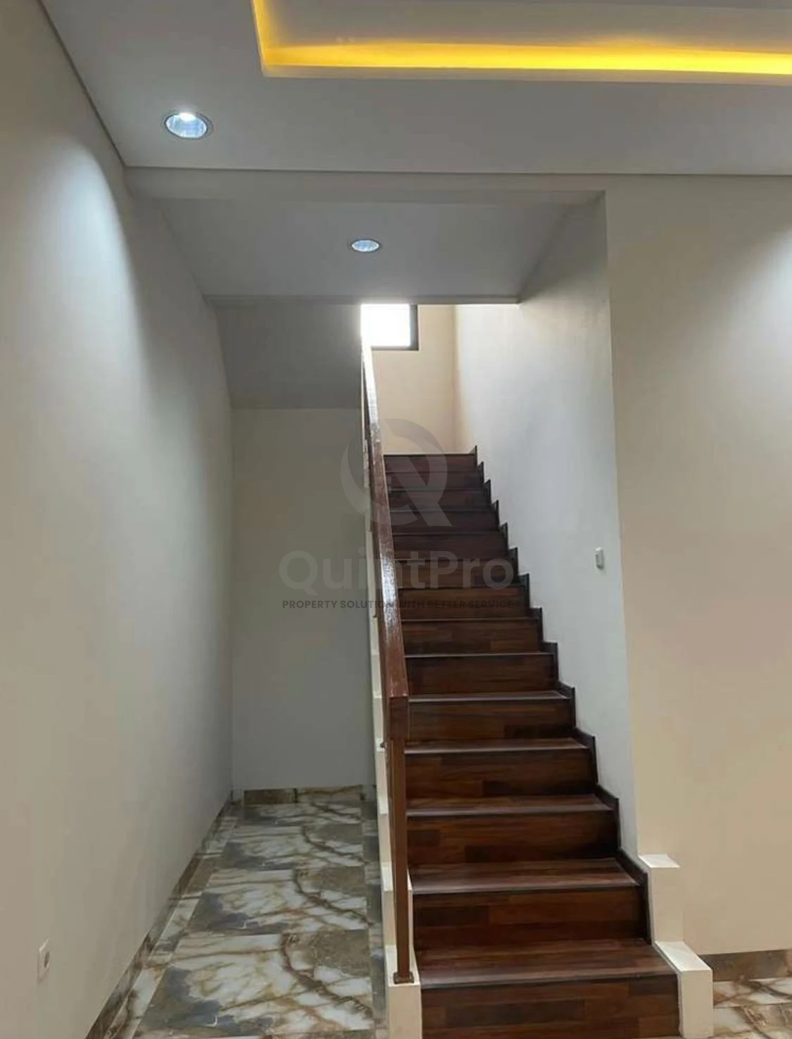 Rumah 4+1KT 300m² Kencana Loka BSD, Kolam Renang Parquet SHM — foto 3