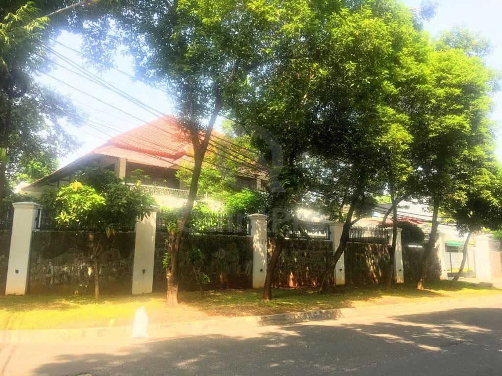 Rumah 10KT 1442m² di Jl. Adityawarman Jakarta, SHM Hook Position Prestisius