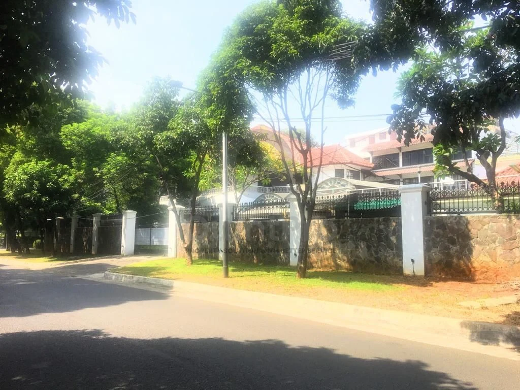 Rumah 10KT 1442m² di Jl. Adityawarman Jakarta, SHM Hook Position Prestisius — foto 2