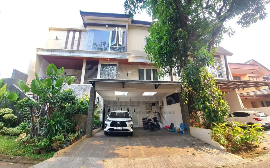 Rumah Mewah 3 Lantai 4+2KT di Bintaro, Kolam Renang SHM 185m²