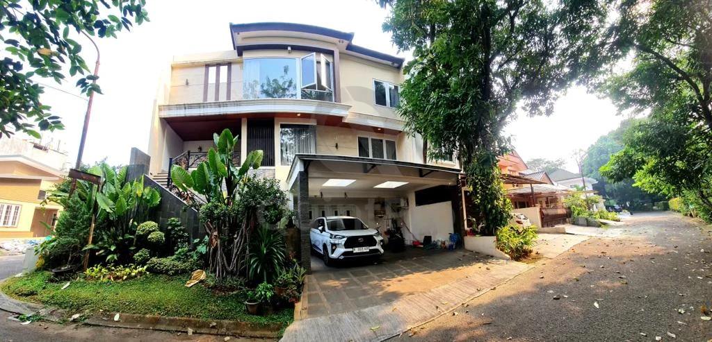 Rumah Mewah 3 Lantai 4+2KT di Bintaro, Kolam Renang SHM 185m² — foto 2