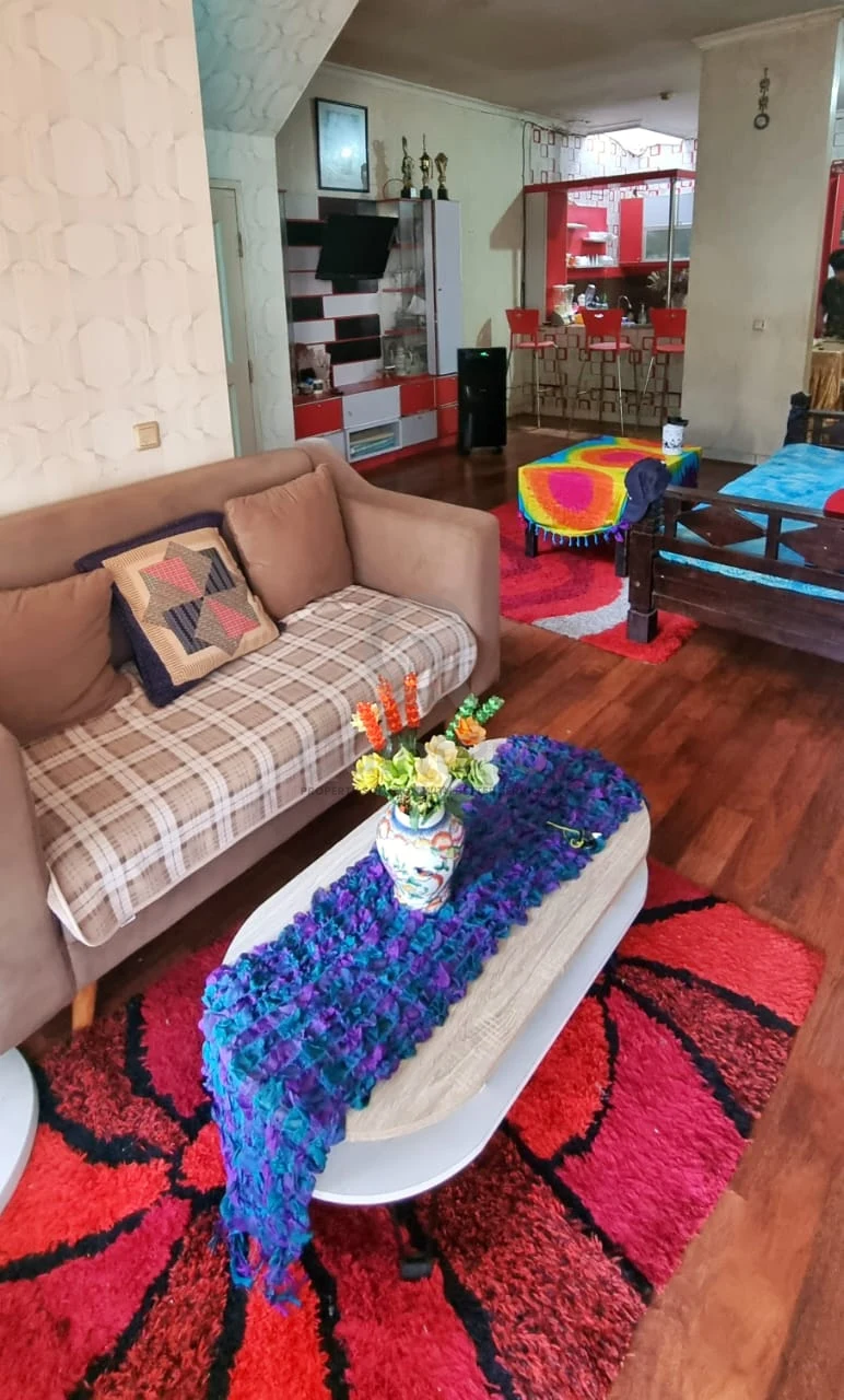 Rumah 4KT 144m² 2 Lantai di De Latinos BSD Tangerang, SHM Carport 2 Mobil — foto 2