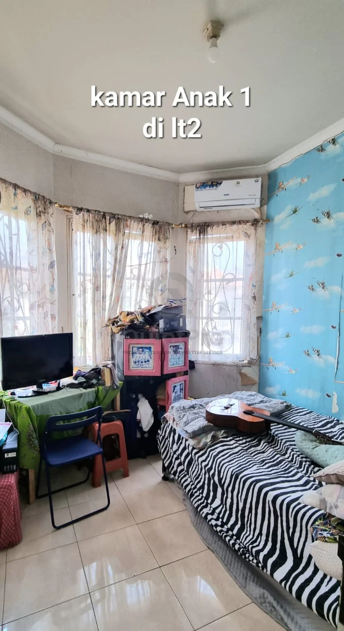 Rumah 4KT 144m² 2 Lantai di De Latinos BSD Tangerang, SHM Carport 2 Mobil — foto 3