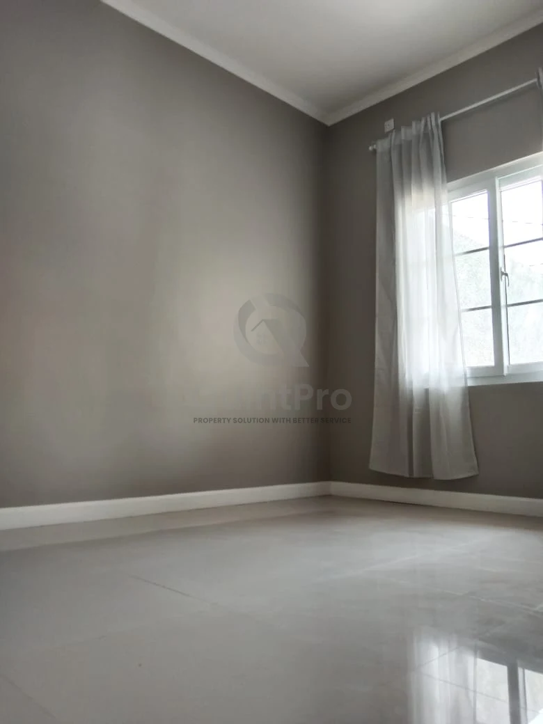 Rumah 3+1KT 131m² di Griya Loka BSD, Brand New SHM Carport 2 Mobil — foto 5