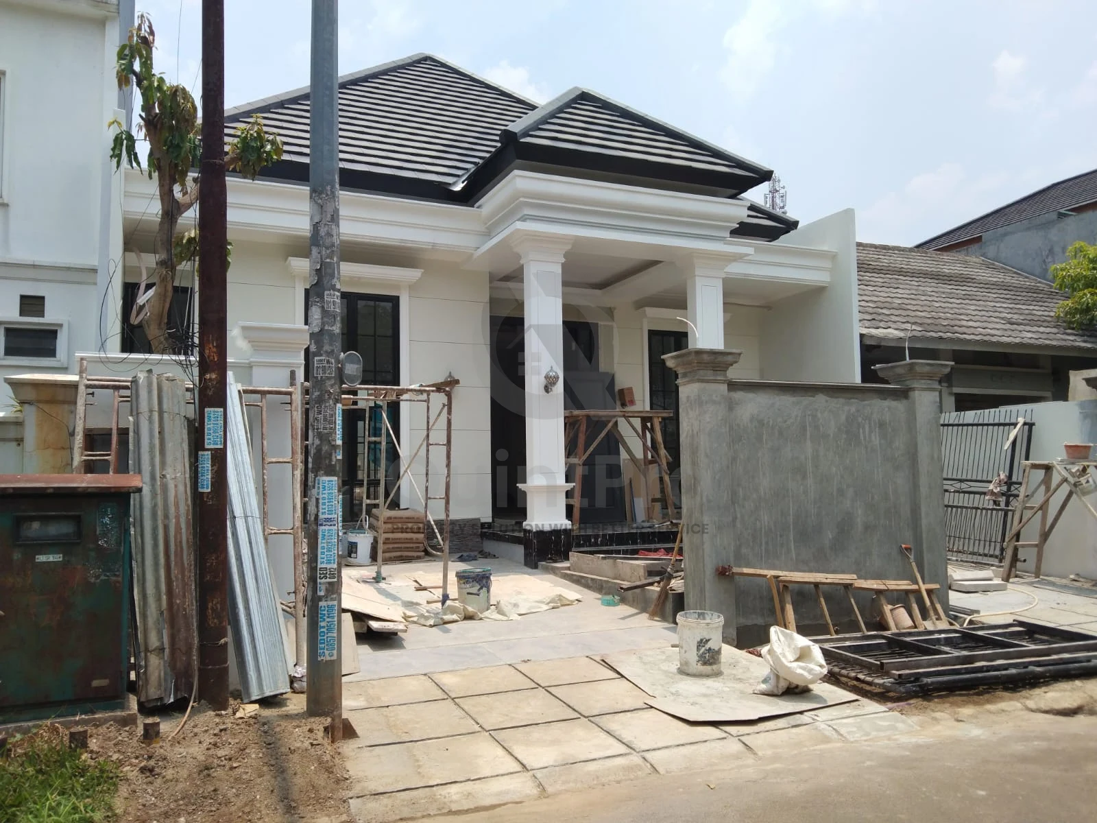 Rumah Modern 4+1KT di Kencana Loka BSD, Brand New SHM 200m² Granit