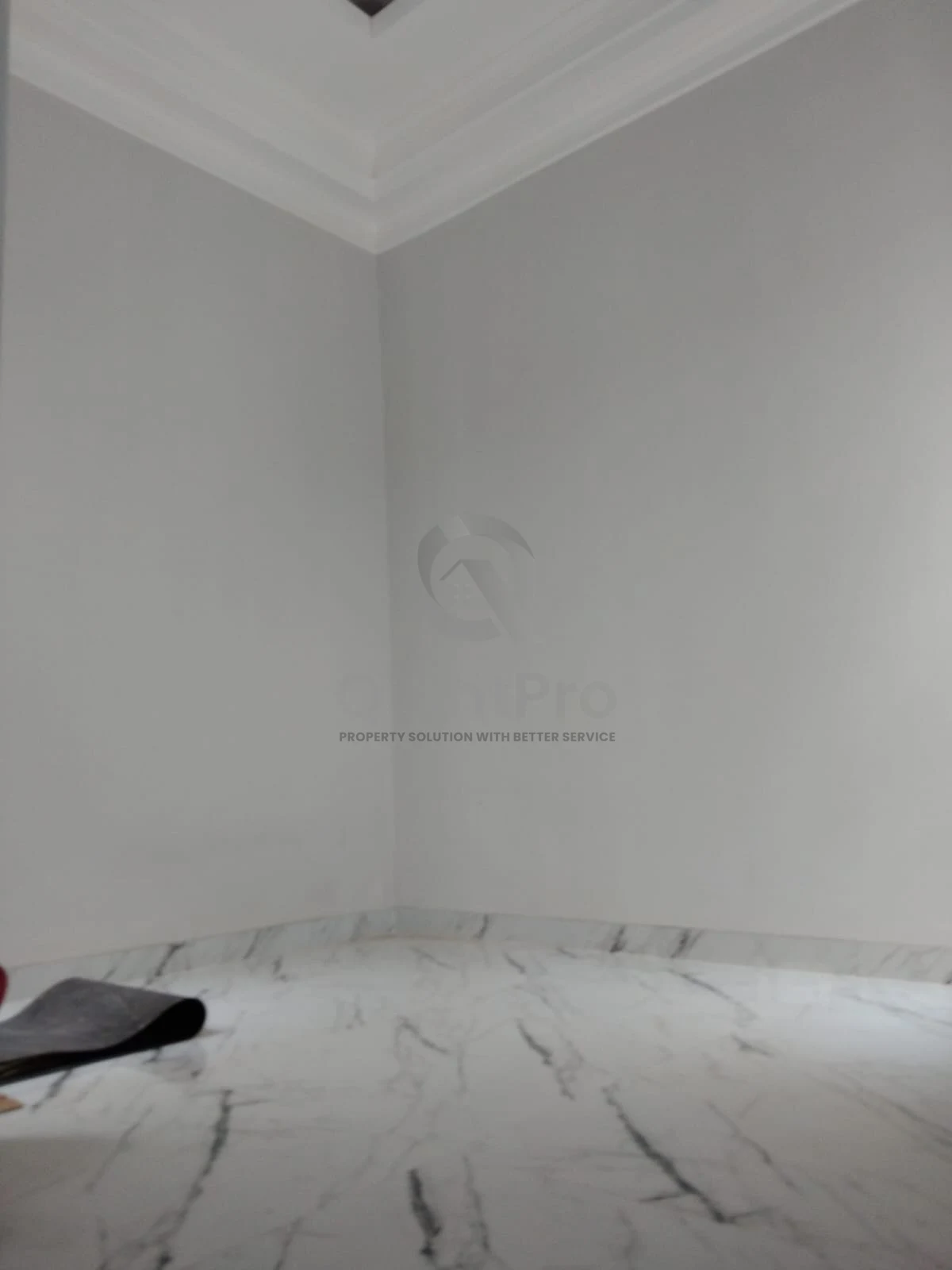 Rumah Modern 4+1KT di Kencana Loka BSD, Brand New SHM 200m² Granit — foto 3